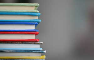 Deseja uma formação em constelação familiar de excelência? Conheça a metodologia sistêmica do Instituto Raízes e inicie seu aprendizado transformador.