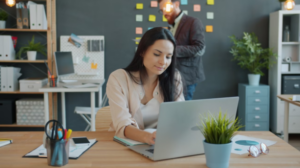Entenda como um curso de constelação familiar auxilia na vida e carreira. | Foto: Unsplash.