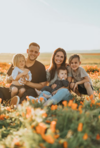 Entenda os laços invisíveis das relações familiares. | Foto: Unsplash.